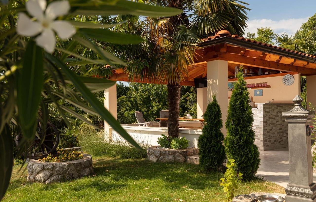 Garden Apartment *