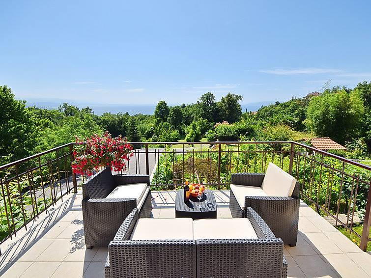 Garden Apartment *