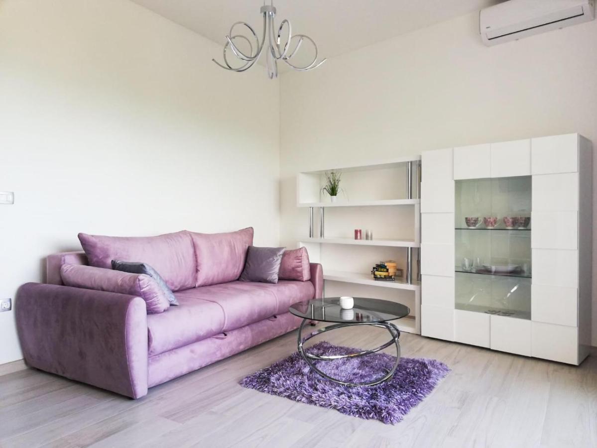 Garden Apartment *