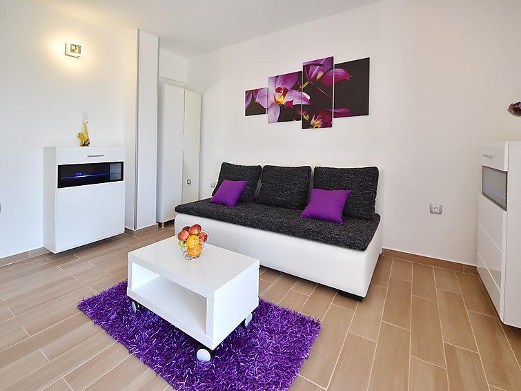 Garden Apartment *