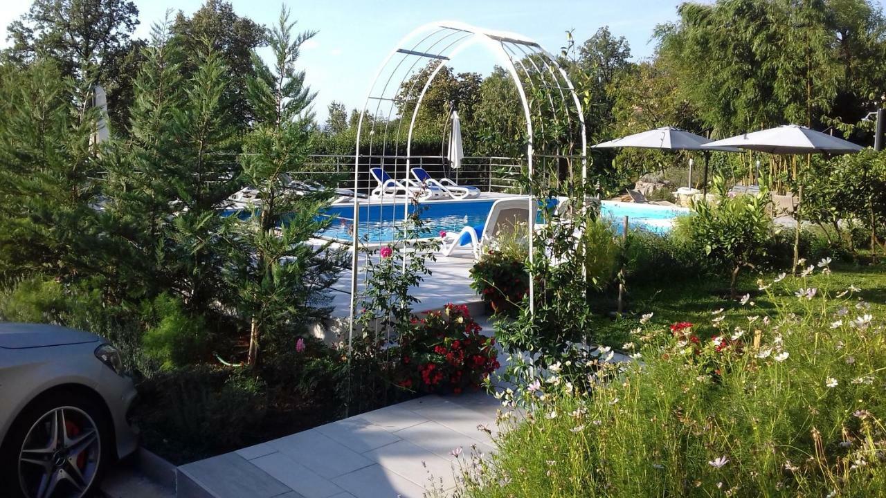 Garden Apartment *